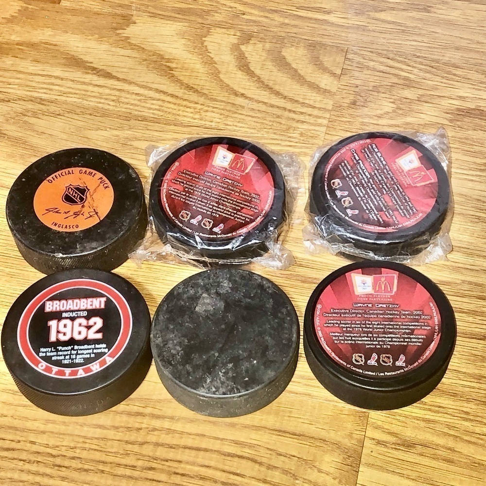 Lot Of 9 Collectible Hockey Pucks​​​​​​​​​​​ - Picture 3 of 3